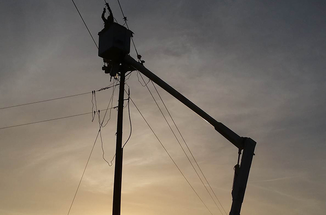 lineman sunrise1 lineman sunrise1