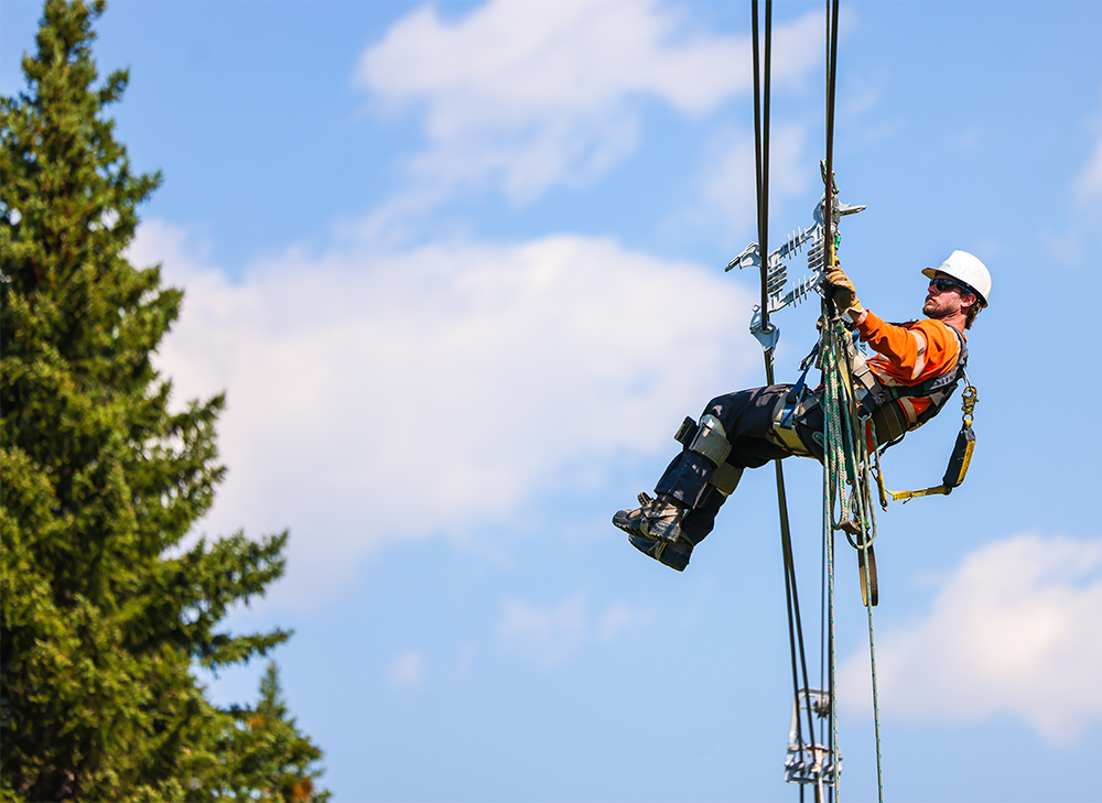 linemen_SACS Line Install_2